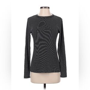 Universal Thread Long Sleeve t-shirt